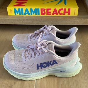 Hoka Mach 4 running shoes, size 7B (basic width)